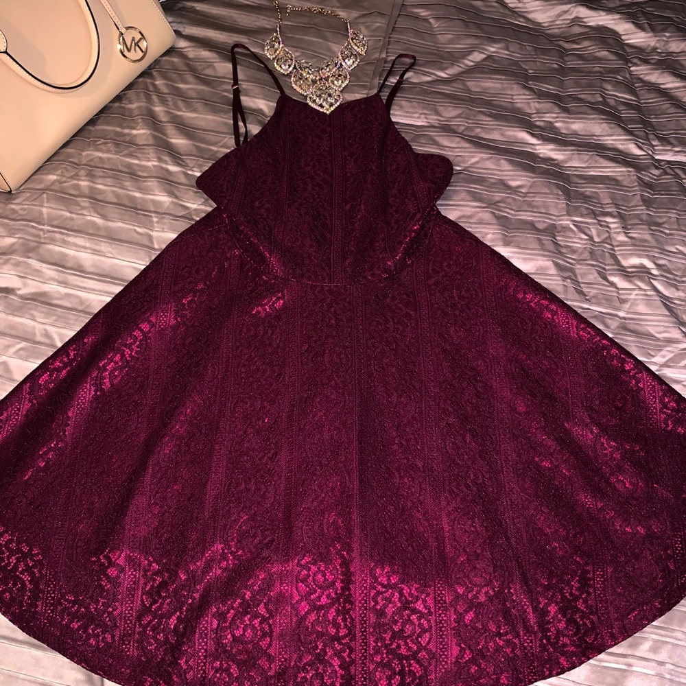 Dresses - Picture 5 of 7
